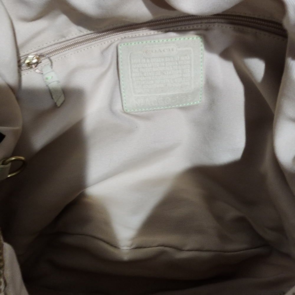 Coach Purse 👛 - Picture 8 of 16